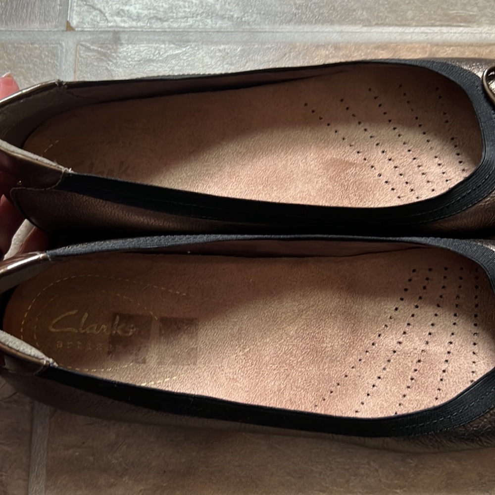 Clark’s Slip Ons-Size 10N - Picture 7 of 9